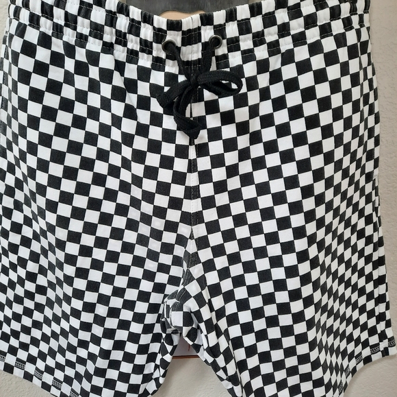 Men's Retro Fit Shorts - Picture 4 of 5
